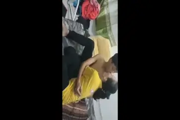 Ibu dan Anaknya Ngentot Gila, Memek Ibu Basah Digenjot Anak Sampe Crot Banjir
